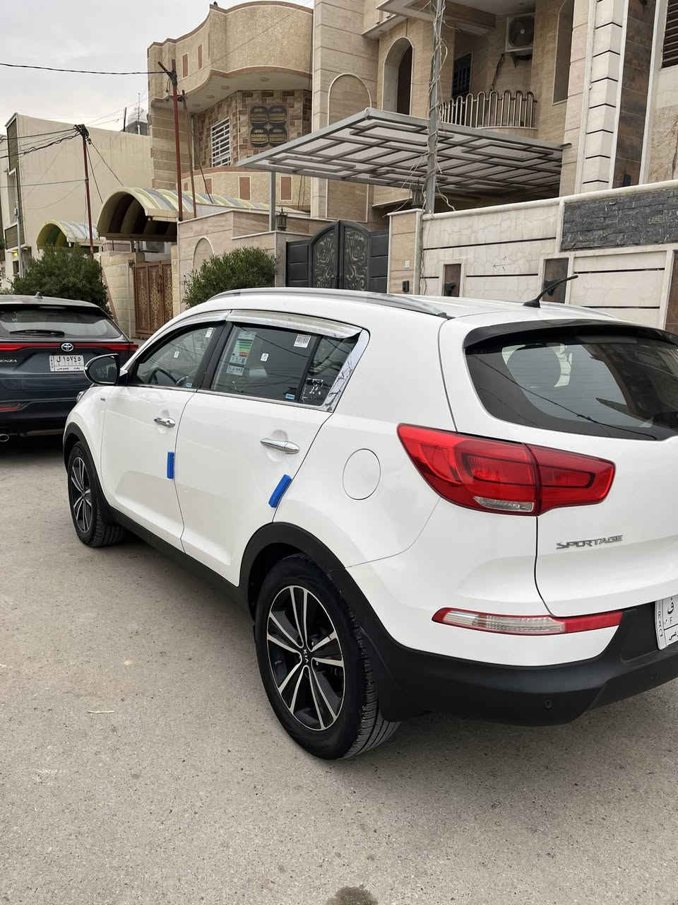 كيا #سبورتج 2017 AWD نظام #دفع_رباعي 
خليجي رقم بغداد مكفولة والسونار موجود بالصور 
الموصفات موضحة بالصور تحكمات ومانع تزحلق نظام منحدرات
السيارة كاملة من جميع النواقص وتخم تاير جديد 
مكاني ديالى بعقوبة 
السعر / 173$ مجال بسيط 
***********
