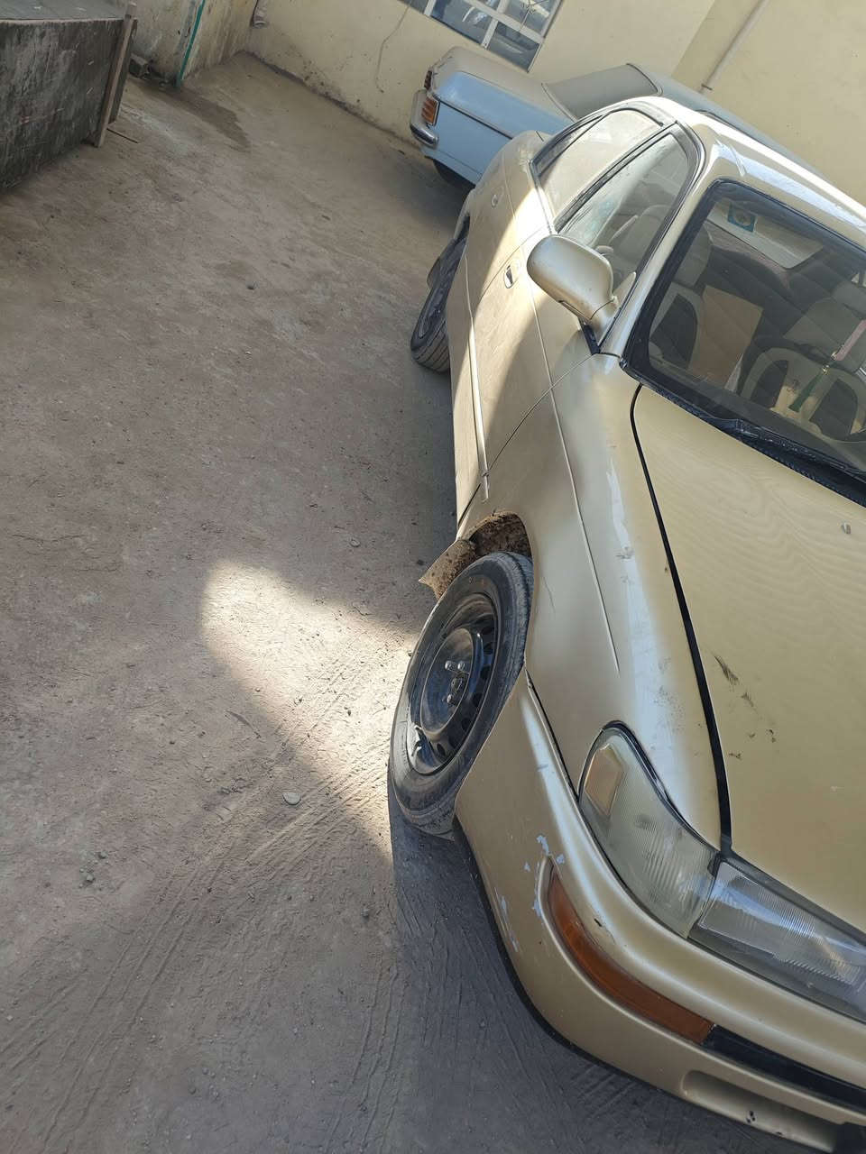 السلام عليكم سياره كورولا 91 للبيع رقم نجف حي القدس رقم نكليزي جديد بسمي توي مداور سنويه ماساقطه سياره نضيفه شوفت عيونكم للاستفسار اتصل على رقم ***********
