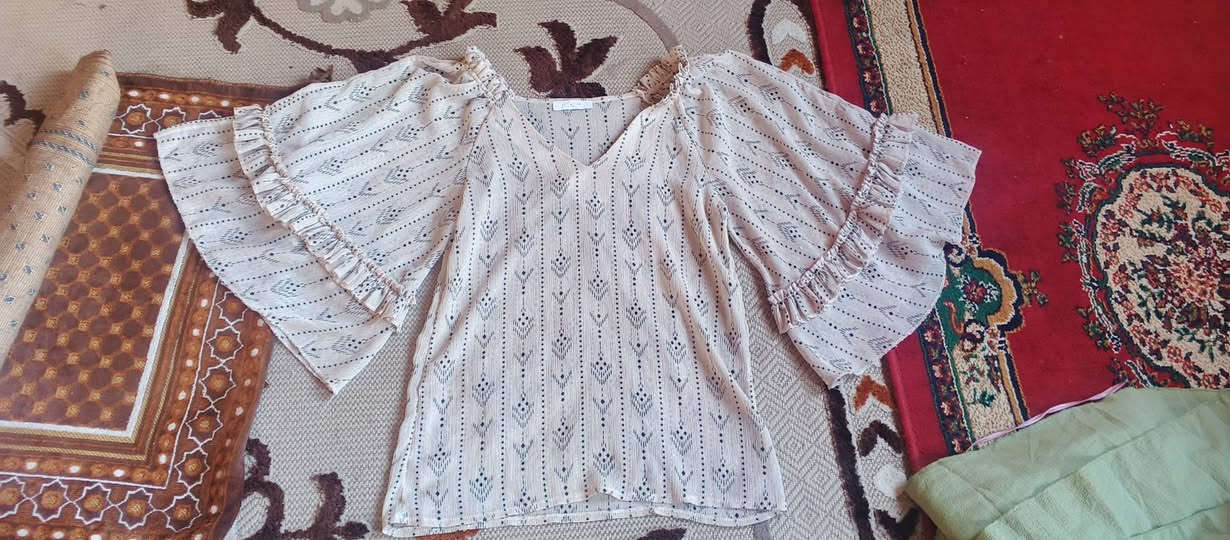 القمصان ع 10 و5 والفساتين 15 و10 ملابستهن والله وجنت ضامتهن وهسة العوز كسرنة واجيت اعرضهن للبنات ❤عندي توصيل داخل بغداد بس


**إذا كنت صاحب هذا الإعلان وتريد حذفه لأي سبب، رجاءا أرسل رسالة إلى الدعم الفني**