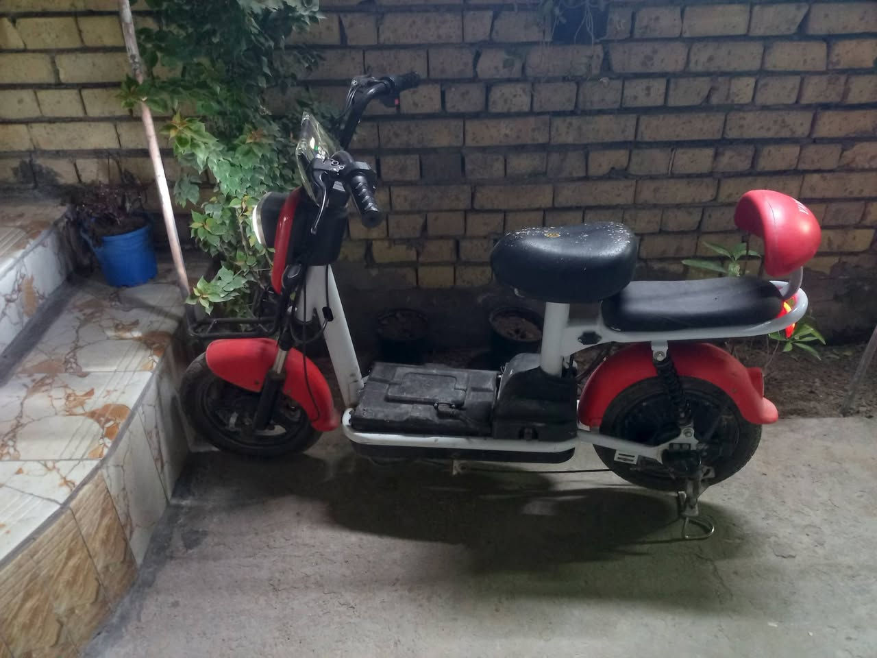 للبيع 
دراجه شحن حجم 14 كهربائيات كلها شغاله هورن اشاره يمنا يسره لايت سكن+ عالي حساسات شغاله جهاز انذار شغال 
تشغيل عن بعد وتشغيل بالاسويج 
البطاريات( نص عمر) اني حالياً جاي توصلني لشغلي وترجعني بشحنه وحده 
السعر. / 150 وبيها مجال للشراي شراي تواصل خاص وتدلل 
ه‍/***********
