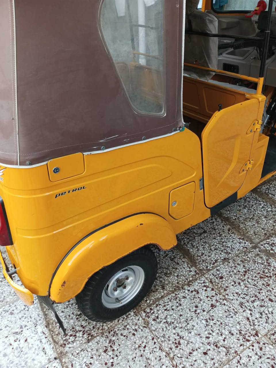 سلام عليكم تكتك     مكلف بل نشر  رجان لا تدخل خاص موديل 22رقم سنويه هزه جديده تكتك كفاله بيه بس تكحيل بسمي نفس اليوم تتحول مكاني حسينيه الراشديه سعر 8600بيه مجال هاد رقمي+964 773 958 0922
