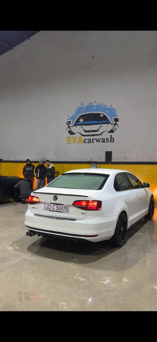 جیتا ۲٠١٧ مواسفات S مەکینە ۱٤ تۆربو سەیارەکە بە کلین داخیل بوە لیرە ۱ پارجەو نیوی سبوخ کەتی بەبی زەربەی ناوەوە، سەقفی تەزرەی هەیە هەیکەلی کامل کراوەتە Sport تایە و ویلی و دۆسەکان کامل GLI و لایتی LED رەسمی دەحمەکەیم داناوە  ئیرباگەکانی هیج نەتەقیون  پیشی کەپسە رادیتەر بیلاد حەماوە بەشەرت مەکینە نەکراوەتەوە سەنەوی ژینگە نویە ، ۱ دینار مەسروفی تیدانیە سەیارەی مالە زۆر زۆر خاوین مایتەوە  شاشە کامیرە تەحەکومی سەر سوکانی هەیە تحدید سورحەی هەیە ریکو پیکە شانسي و بەدەنە و بەردی گزۆزو گیرو مەکینە بەشەرتە 
بەنسبەت سحر داوای١١٩  وەرەقە دەکەم مەجالیکی زۆر کەمی برایانەی تیدایە  

(سەودا ناکەم تەنها بە پارە دەفرۆشم )
***********📞
Whats app 
Vaibar☎️ شقلاوة, أربيل
