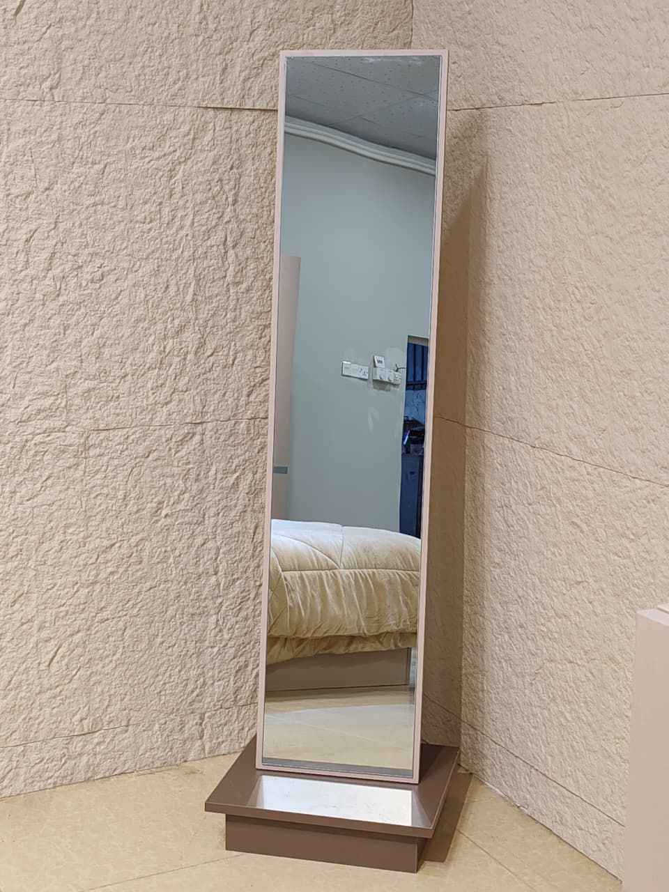 غرفة نوم ناز ابواب 7 قطع معمل اصلي درجة اولى📢

نفس الصورة بالضبط💯
برغي وجوي حديد
سرير جك خزان 
نرمايد هيدروليك 
سكك ثلاث مراحل  
متوفرة بلون كريمي
كنتور 6 باب قياس 225سم✅
ملحق كنتور 2 باب 75سم✅
سرير 180*200✅
كومديات عدد 2✅
ميز تواليت✅
مراة قيافه✅
 
السعر  900 الف 

توصيل بغداد مجانا 
اطراف 20 الف 
محافظات 75 الف

☎️للحجز مراسلة الصفحه او واتساب ***********☎️ كربلاء, العراق
