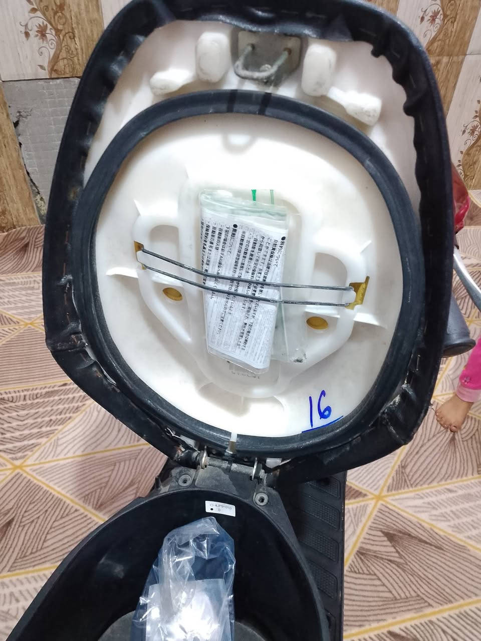 سلام عليكم دراجه بطه مديل 2003 دبل سكليتر خطين
محرك كفاله كفاله عامه ما مفتوح
كلجات كفاله 
نضافيه 100✓
صارله يومين من نازله من لحاويه مكاتبه موجوده اوراق المعرض موجوده 
دراجه كفاله عامه 
كلشي شغال (هندر سلف هورن كلوبات اشاير) 
زلغ مابيه.
السعر 950
 العنوان: كربلاء البوبيات عامود 55
رقم الاستفسار ***********
