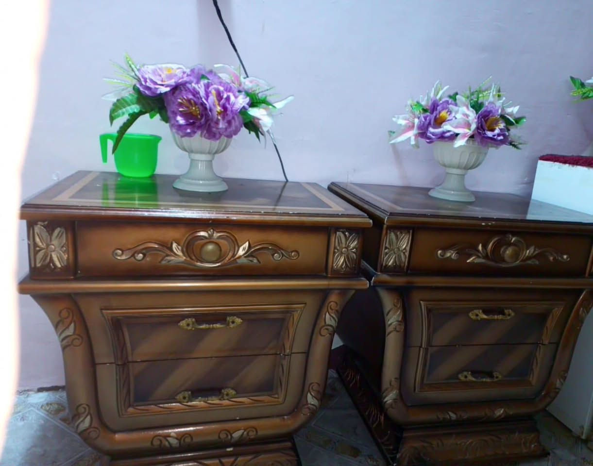 سلام عليكم كرفه نوم كويتي اصل الون صاج اصلي لاخدش ولا كسر تكون من ابو مرايه وملحق وكومديات2وجربايه وكنتو. ست طلاكات قرفه فخمه ماخذه مليون250سابقن وسعر الحالي ب850وبيه مجال جدن بصيط حك الجيه جدن بصيط الستفسار عل رقم بي وتساب ***********
