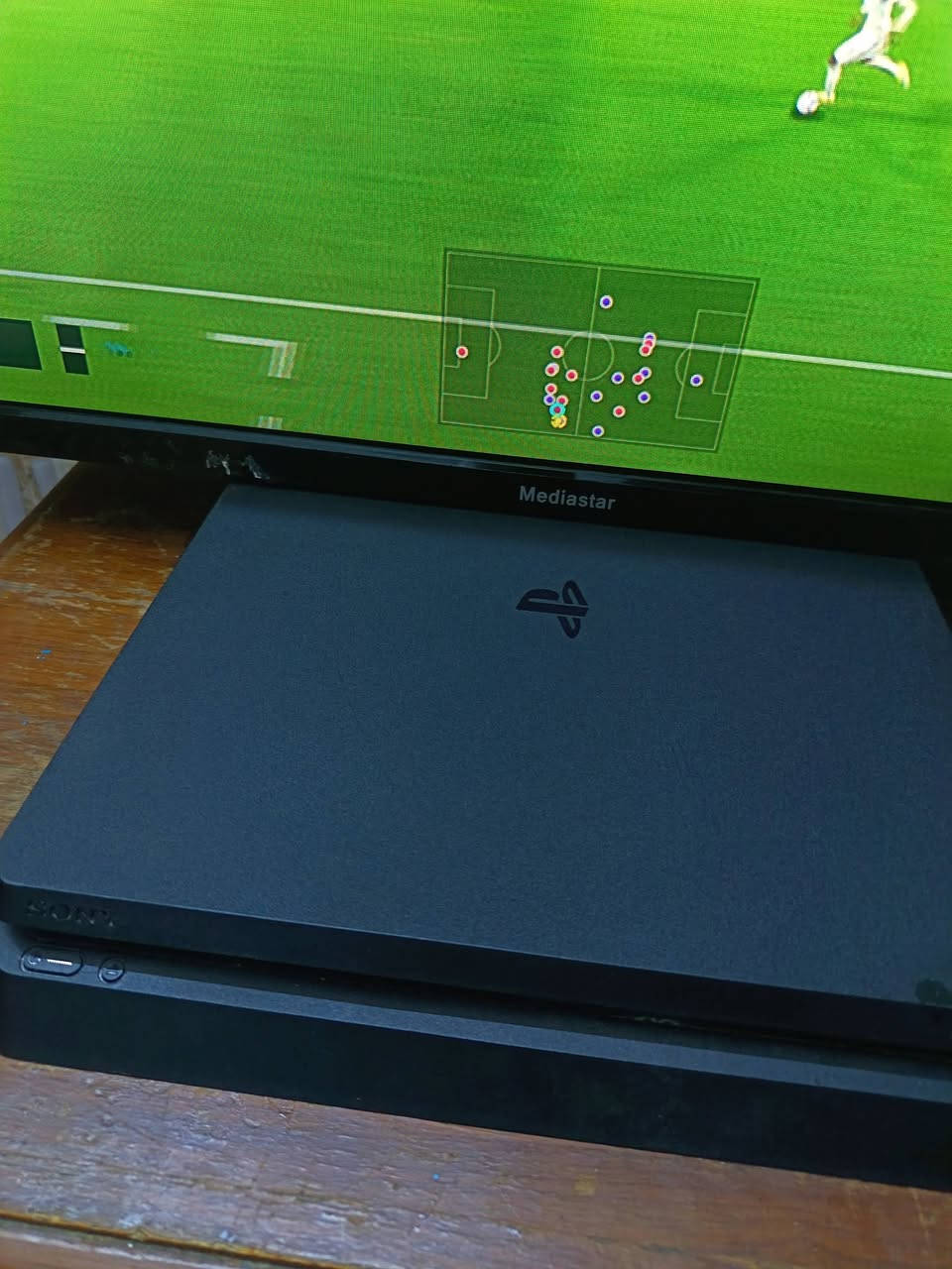 سلام عليكم للبيع بلي 4 سلم اولاين كلش نضيف
ذاكره نص تيرا 500 
بي حساب و بي العاب و اشتراك بي شهر 
و اربع اقراص و فيفه 2025 
و يده اصليه و ويرات التشغيل 

السعرر، 200 و سعره كلش مناسب 
مكاني بغداد الحسينيه مال راشديه 
رقمي ***********
