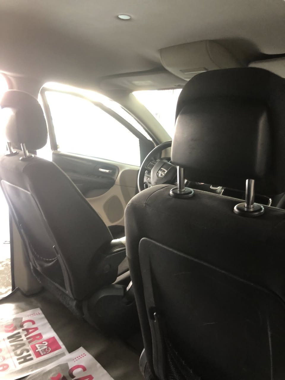 🚗 للبيع دوج كرفان موديل 2018
السيارة بحالة جيدة ومناسبة للعائلة
📍 الموقع: بغداد – الكاظمية
🛣 الممشى: ١٠٩ ميل صور الحادث موجوده بالصور 

للاستفسار والاتصال:
📞 ***********

، والله يوفق الجميع 🌸
