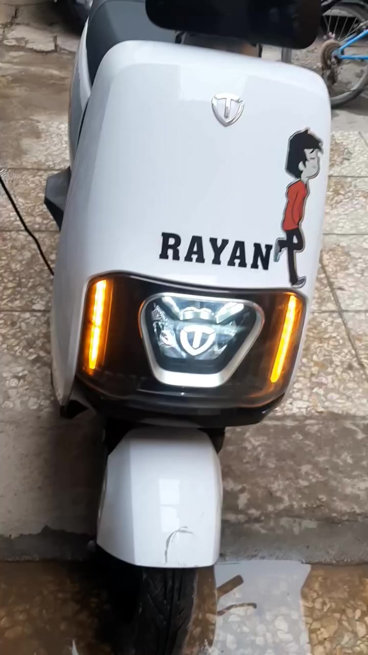 سلام عليكم دراجة شحن يتسلا جديدة مديل 2025 نضيفة جدا لايت عالي ناصي بريك خلفي أمامي مرايات موجودات لون اسود سعر مليون وربع بي مجال بصيط مكان بغداد العبيدي رقم الهاتف ***********
