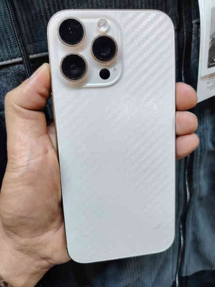 📱 للبيع: iPhone 16 Pro Max – 256GB – Desert Titanium – نسخة الشرق الأوسط (MYWJ3AE/A)
▫️ الحالة: نظيف جداً / مثل الجديد
▫️ السعة: 256GB
▫️ اللون: Desert Titanium (التيتانيوم الصحراوي) 
▫️تاريخ التصنيع تشرين الثاني 2024
▫️أول استخدام آذار 2025
▫️ البطارية: 98%
▫️تاريخ انتهاء الصلاحية 20 آذار 2026
▫️عدد الدورات 192

⭐ ملاحظات إضافية:
– ضمان جهاز سنتين من شركة ابل حقيقي
– لا يوجد أي عطل
– استخدام نظيف جداً
– ملحقات الجهاز كيبل الاصلي فقط  الـباكيت اثناء الـسفر ضاع مني

💰 السعر: (1400 الف مجال بسيط)

📍 (الرمادي الاسكان )

‭0783 882 2881‬ 📞 
⸻
