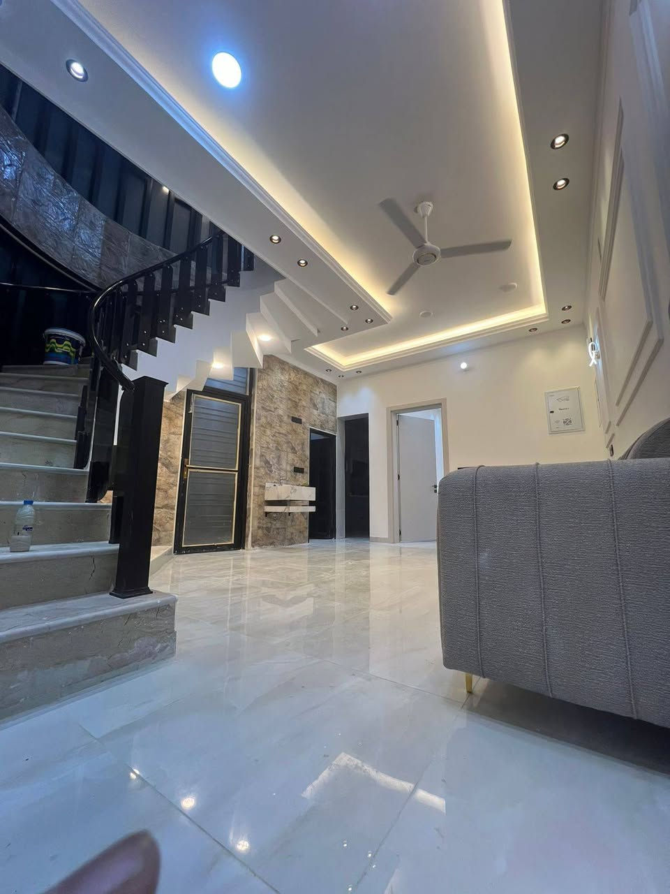 يالله سلام عليكم جزء من أعمالنه ديكورات داخليه خارجيه أصباغ شركات عالميه...
 مكاني أبي غرق
رقم الهاتف***********
