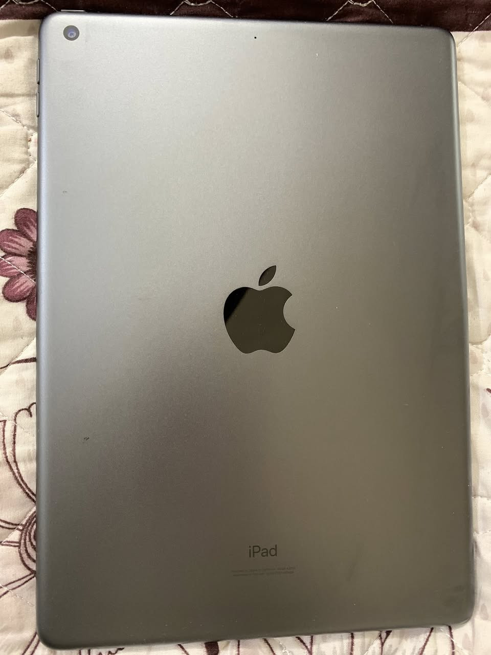 ايباد جيل التاسع ذاكرة 64 ، بالكارتونه وويا قلم ميمورس اصلي مداخل تصليح ولا مره ، سعر  400 واتساب ***********
