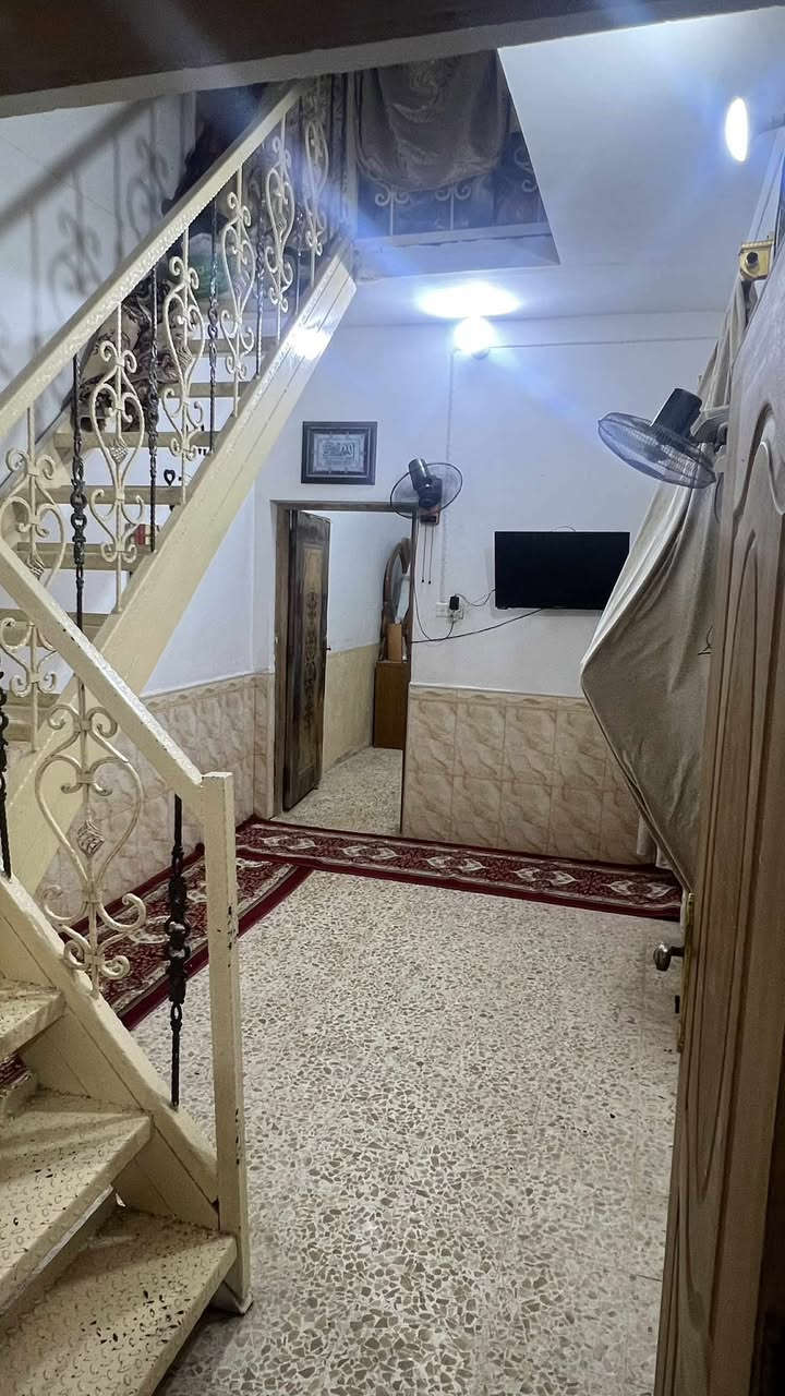 دار للبيع
مساحه 94متر طابق واحد بناء شيلمان 
البيت كلش نضيف 
حي المكرمه خلف مركز شرطه الوفاء بفرعين 
استقبال وهول ومطبخ وصحيات ثنين وغرفه 
للاستفسار -***********
السعر مناسب مال مستعجل
