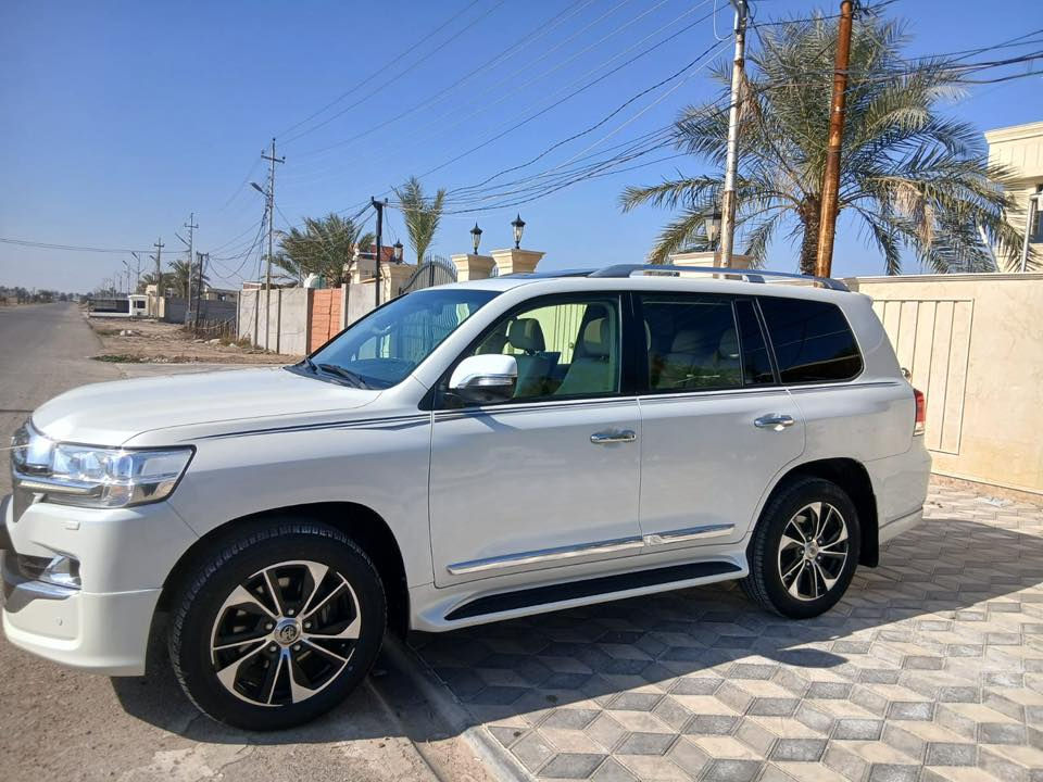 تويوتا لاندكروز / بريم ٢٠١٦ 

مكفوله 

محرك 4000 / 6 سلندر 

مواصفات 

بصمه 

شاشه 

كأمره فور 

سلايت روف 

نظام تزحلق 

3 شاشات 

دفدي 

نظام نزول منحدرات 

اشاير بالمري 

بيها فقط باردبالجاملغ الأمامي من جهه الصدر  كلش خفيف 

مكانها بغداد المكاسب قرب حي الجهاد

السعر ٤٨٥ بيها مجال 

رقمي ***********
