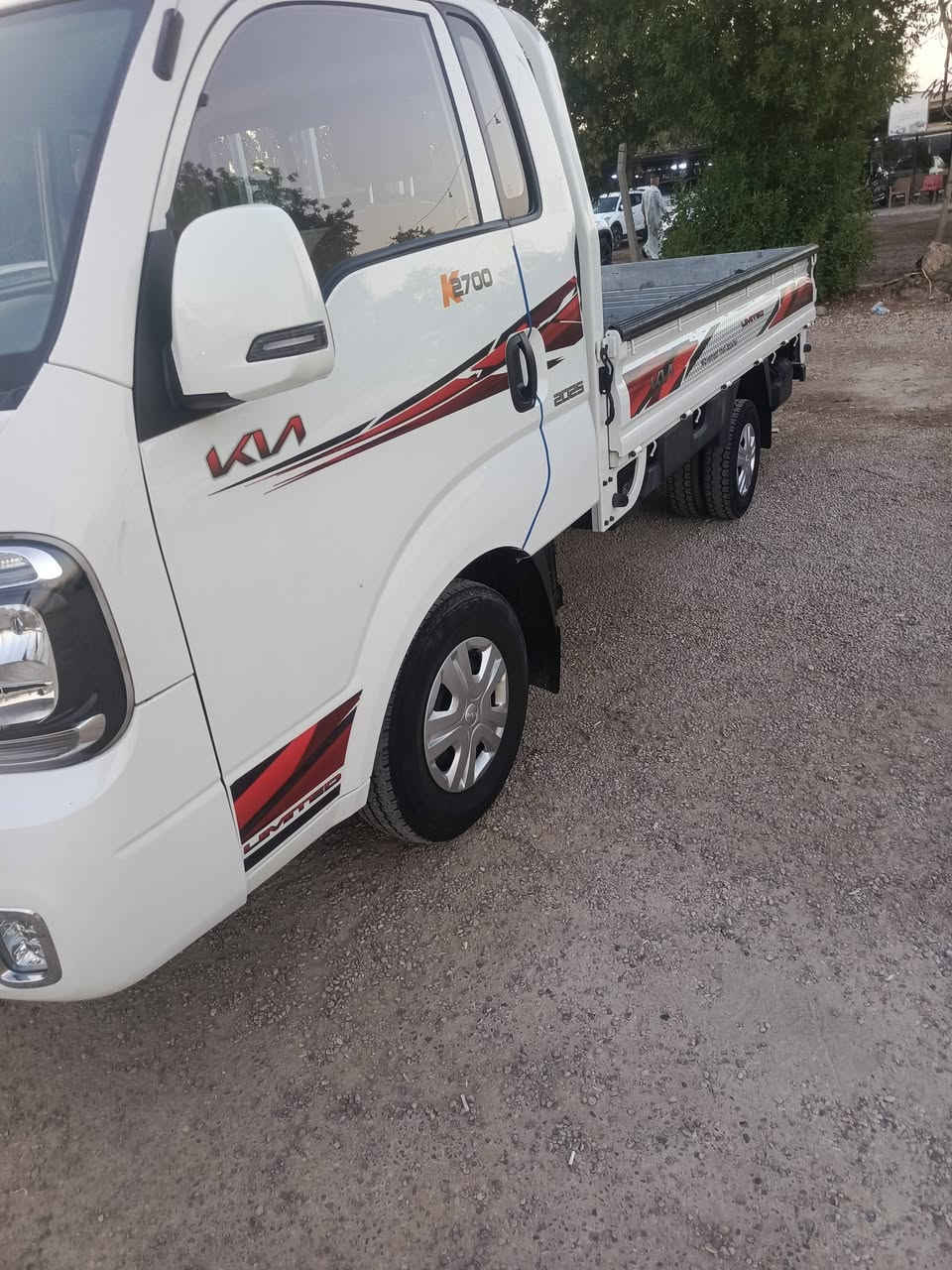 سلام عليكم ورحمة
كيا موديل 25 للبيع ماشيه 30 الف 
بيها طخه بصيطه جدا الباقي مكفول كفاله عامه 
اخذتها شركه سستمه كامله ودعاميه و قلاف بدي 
كشن كرهباي و مري شفط 
مكانها ابو غريب خان ضاري 
سعر 165
وتساب وتصال ***********
