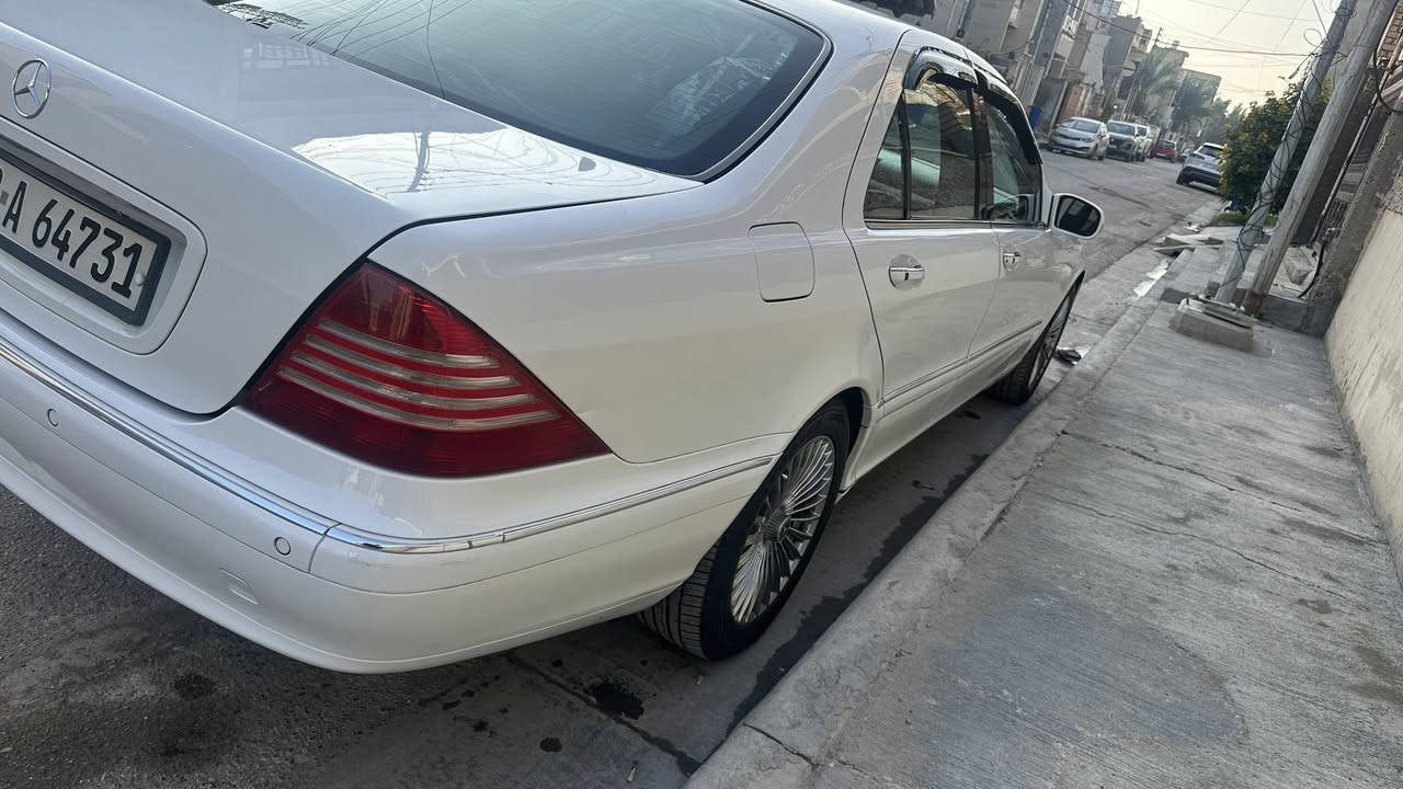 السلام عليكم 
مرسيديس غواص 350
موديل 2001 
رقم شمالي 
بيه 3 قطع صبغ جمالية
سعر135$
رقم ***********
