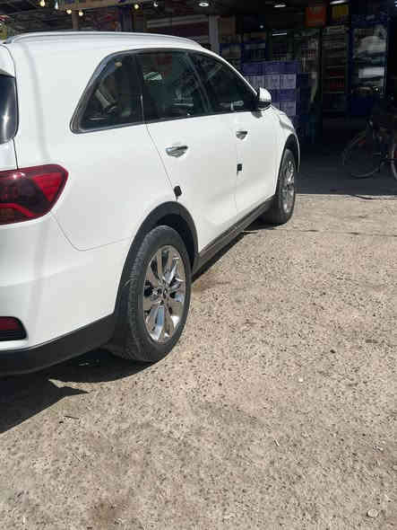 السلام عليكم ورحمة الله وبركاته 
سورنتو 2020 عداد المسافات 56الف حقيقي 
السياره مكفوله من كلشي  الضرر البارد الصبغ التكحيل 
مال جناي اب اسمي موصفات  مو فول بس فتحه تحكم جهتين اشاره ترحيب مري شفط صندوق كهربائي علماً السياره 2ويل 
السعر٢٨٣وبيها مجال قليل 
للاستفسار اكثر الاتصال ع الرقم 
*********** ابو شهم
