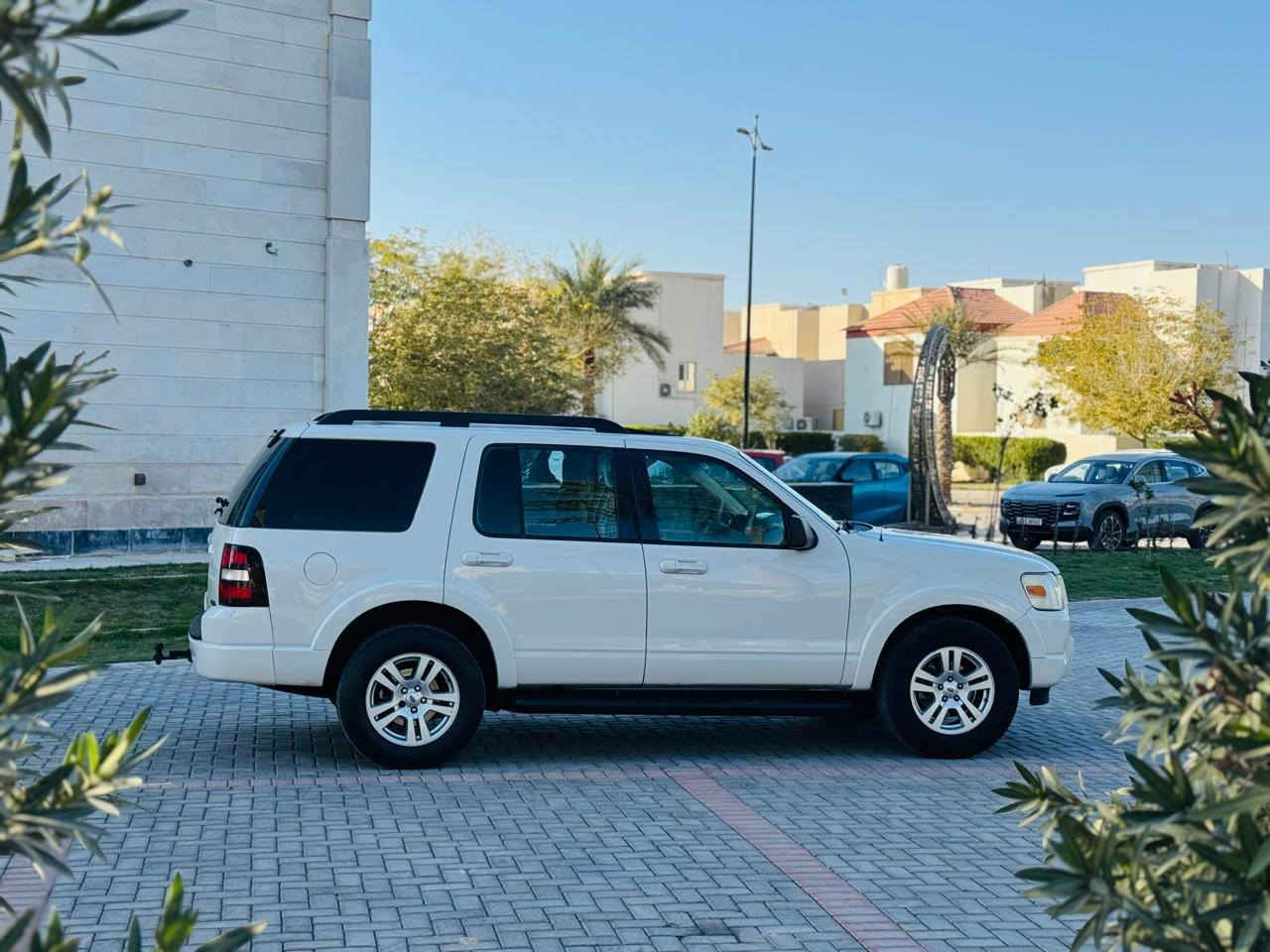 اكسبلور خليجي مديل 2010 سعر 108 قابل للتفاوض الاستفسار اتصل *********** خليجي مكفوله كفاله عامه ضربه وصبغ وتبديل مواصفات فول واحد على واحد فتحه سقف شاشه كبيره  تشغيل عن بعد تحكم ستيرن كامره خلفيه دواره كشنات كهربائي داخل بيجي كشنات تدفئه تبريد 7 راكب 3 قطع بصمات بلباب تبريد حساسات امامي وخلفي 5 ويل كب مكينه سته 6️⃣ V المرغوب مكينه وكير مكفولات حداديه جديده تخم تاير تبريد تدفئه شغال رقم أربيل دولي سنويه جديده مكان سياره كربلاء
