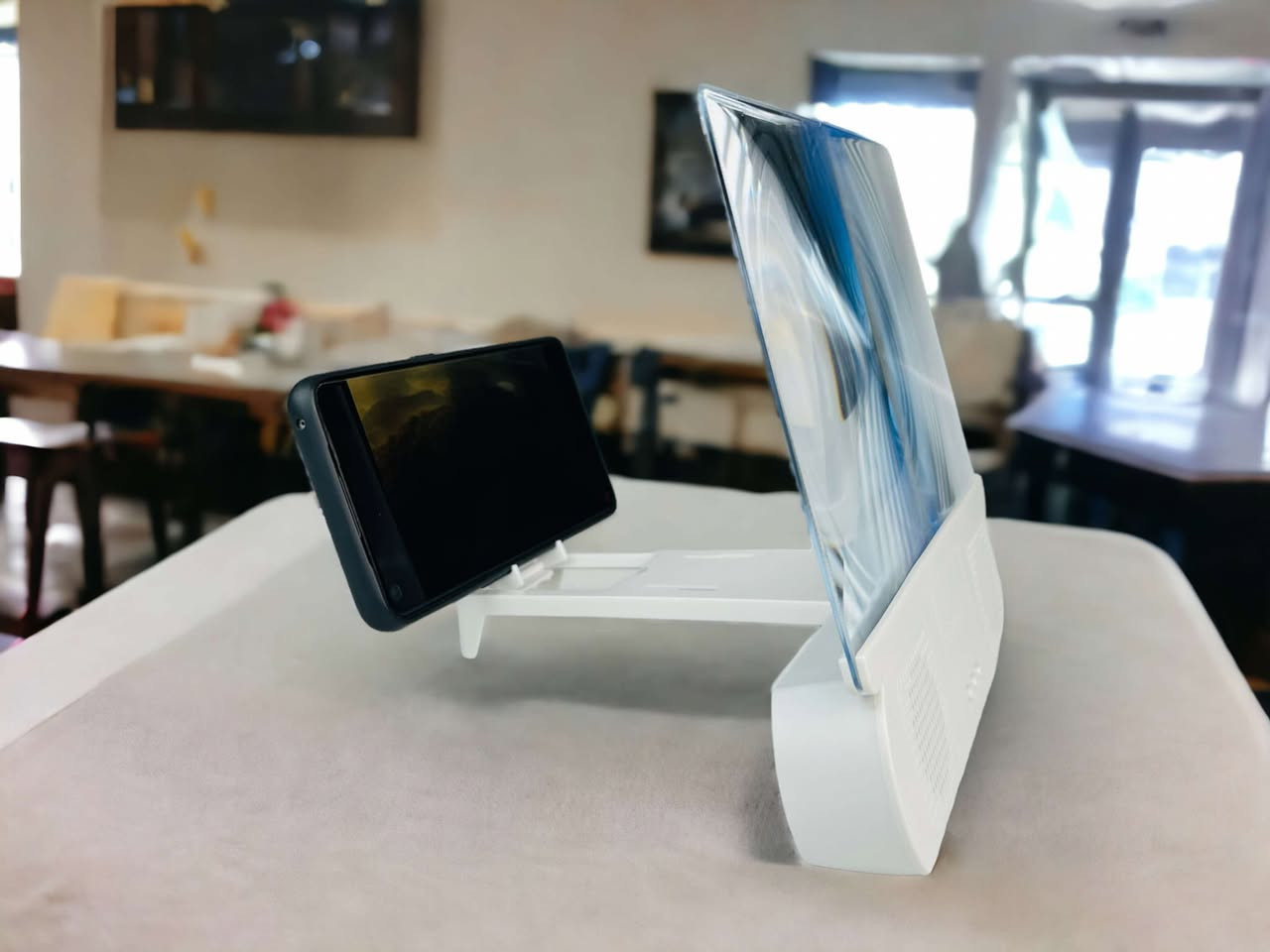 سعر مميز جدا 20.000د. ع

للطلب مراسله الصفحه 

### **مكبرة شاشة وسبيكر شحن 2 في 1**

### **الميزات:**

مكبر شاشة الهاتف 2-3 مرات

ستاند الهاتف مع مجسات لتثبيت الهاتف

سبيكر بلوتوث عدد 2

3 أزرار للتحكم بالسبيكر

بطارية ليثيوم بسعة 1200 ملي أمبير

الملحقات: كيبل مايكرو لشحن الجهاز

أبعاد الغلاف: 4 / 21 / 23 سم

أبعاد المنتج عند الفتح: 16 / 18 / 21 سم


**إذا كنت صاحب هذا الإعلان وتريد حذفه لأي سبب، رجاءا أرسل رسالة إلى الدعم الفني**