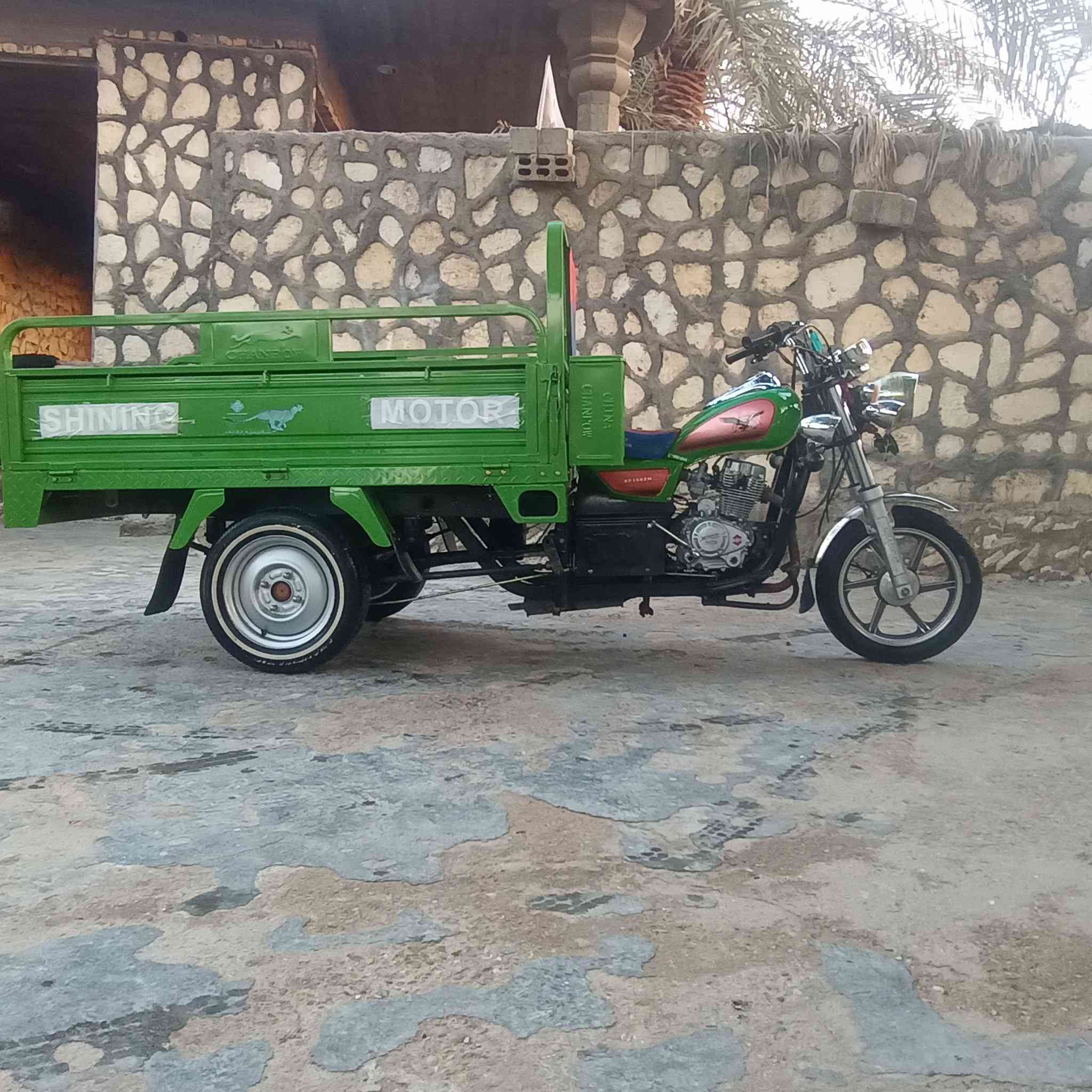 السلام عليكم ستوته للبيع اوراق اصوليه وكيلها بلال كمرك متفوع ورقت الوكيل موجوده ستوته عله وضع الشركه نضافه فول كهربائيات شغاله المكان قرب شركه الرنه الشراي يجي خاص أو يتصل أو يدلل ***********
