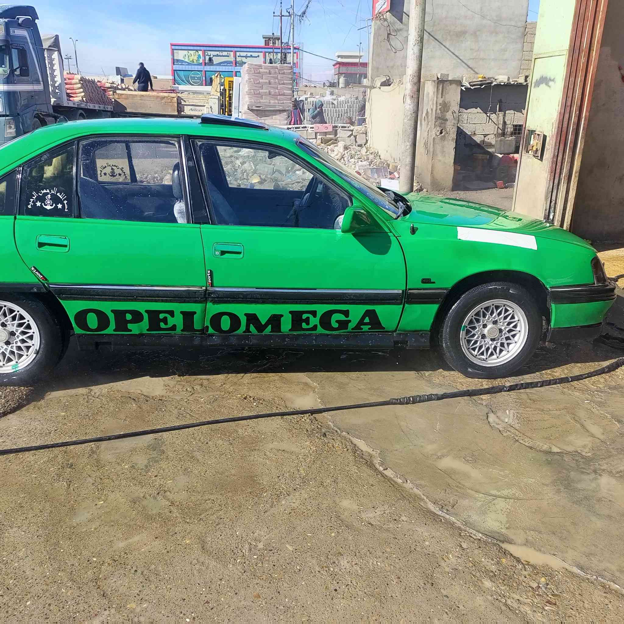 سلام عليكم ورحمة الله وبركاته
اوبل اوميكا للببع. ***********
سعر 26بي مجال 
شرط تحويل سنويه رقم جديد لل28

موديل السياره92 
السياره 
 محرك كير شرط جديد 
اكلج  شرط جديد 
صدر امامي خلفي شرط فحص جديد 
اكسل شرط 
تخم تاير مضبوط 
مابيه شي عطلان
كهرباء  شغاله
مكان السيارت كركوك
