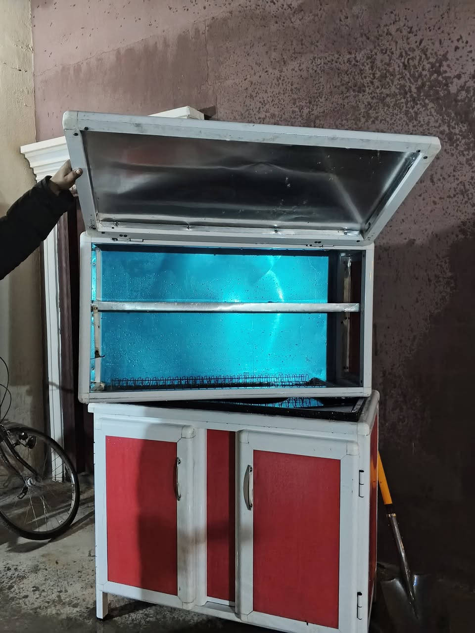 كاونتر سنگ مرمر مع خلاط وملحق للبيع في مجمع الأميرات الأول ، السعر 160 الف 
***********
