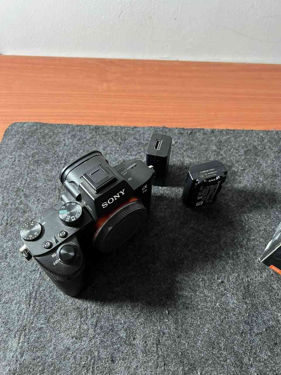 للبيع sony A7iii 
شتر 29k
كامل ملحقات الكاميرا نظيفه
تواصل ***********
