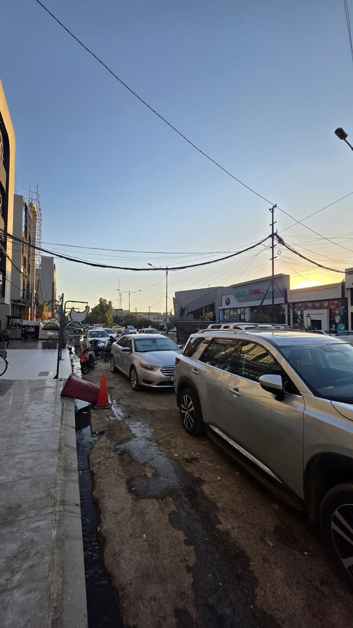 للايجار طابق ارضي صاله مفتوحه 
الموقع الزهور مقابل حلويات دليل وجامع سعدي مهدي 
المساحة ٣٠٠ متر واجهة ١٠ 
للاتصال على الرقم ***********
او التواصل على الخاص 
مكتب نون لتجارة العقارات الكائن في حي المصارف مقابل مسبح الابراج قرب مطعم قصر السلطان 
اوقات الاتصال من الساعة العاشرة صباحا وحتى الساعة التاسعة مساء
