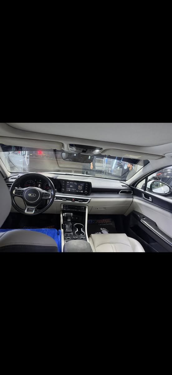 السلام عليكم K5 للبيع موديل 2021 مكفولة فول موصفات شركة نم ماشية 90000 الف رقم سليمانية مكان زيونة الاتصال *********** السعر 190 ورقة
