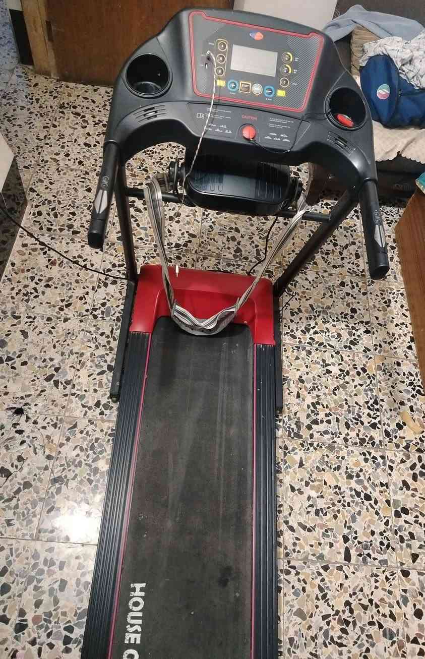 سلام عليكم جهاز جري رياضي نضيف مستعمل مو هواي مثل ما واضح بل صوره المكان بغداد المعامل ما موجود فيس لاستفسار عسعر ***********
