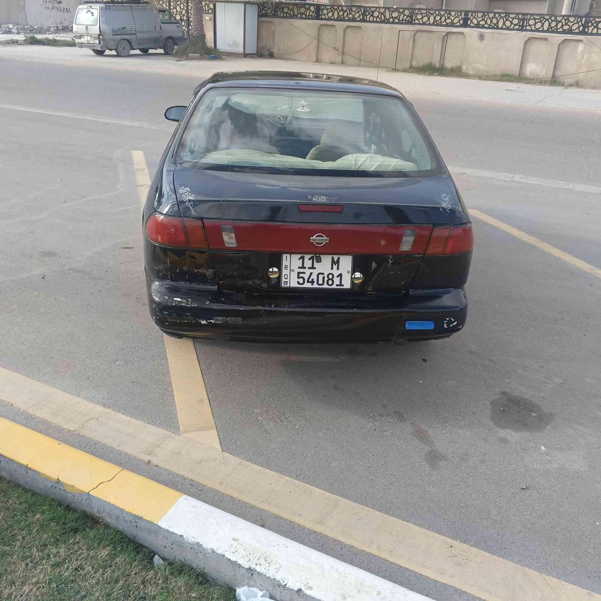 السلام عليكم
نيسان سني ٩٨ ياباني 
محرك ٢٠٠٠ 
كير عادي 
تبريد ثلج 
تدفئه تشتغل 
شاشه اندرويد 
كامره خلفيه 
سلايد شغال 
كهربائيات شغاله 
ويل نيسان اصلي 
غرفه نضيفه ارضيه جلد 
دوشمة جديدة 
سياره مال موظف 
سعر ٣٦ وبيه مجال 
بغداد غزالية 
***********
