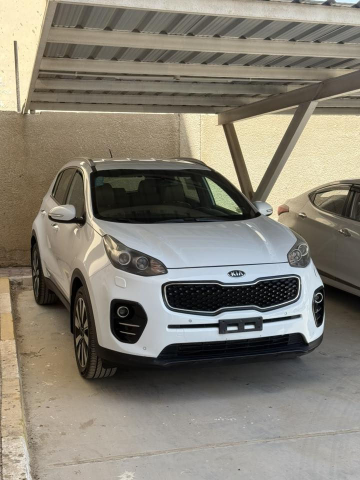 كيا سبورتج موديل 2018 خليجي كفاله عامه 
رقم واسط باسمي
كشنات جلد مطعم 
تحكم جهتين
تبريد بيانو
حساس امامي 
حساس خلفي
كامره
مانع انزلاق تدحرج
اشاير بالمري
مري شفط
شاشه
انظمة قياده نورمال وسبورت و ايكو
ايرباك 
تبريد قطعتين
محرك 2000cc
زراك لايت
سلوفاكيه
لايت عالي ناصي زنون
كشاف زنون
سويج 
ماشية 170 حقيقي ادك جرس ب 120km

مكلف بالنشر ‭0772 512 7324‬
