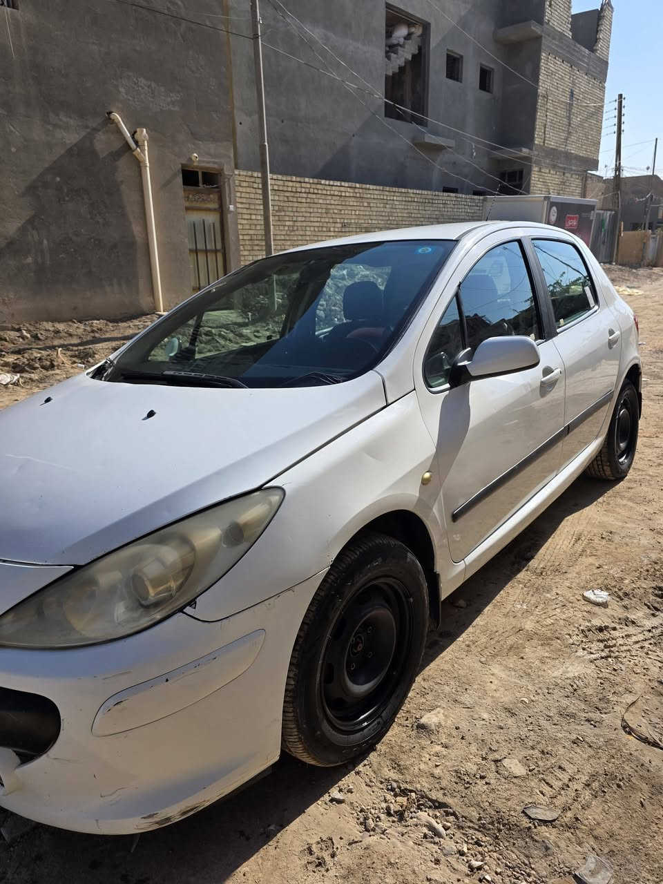 السلام عليكم 
بيجو ٣٠٧ للبيع موديل ٢٠٠٦ 
السيارة كامله مكمله من حداديه ومحرك وكير وتبريد وتخم تايرات وباتري والسيارة عليها ادامة كامله من بلكات ومجاول ونوزلات و سنويه لل٢٠٢٧
سعرها ٤٨ وبيها مجال بسيط 
عنواني بابل 
***********
