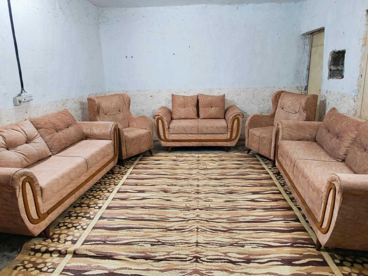 تخم تركي 10 مقاعد اخو الجديد نضافته 100 بل 100 كله بلوك اسود درجه اولى قماش وتر بروف مع مفارش هديه وكوشات السعر 275 العنوان الكاضميه يوجد توصيل بكروه ***********
