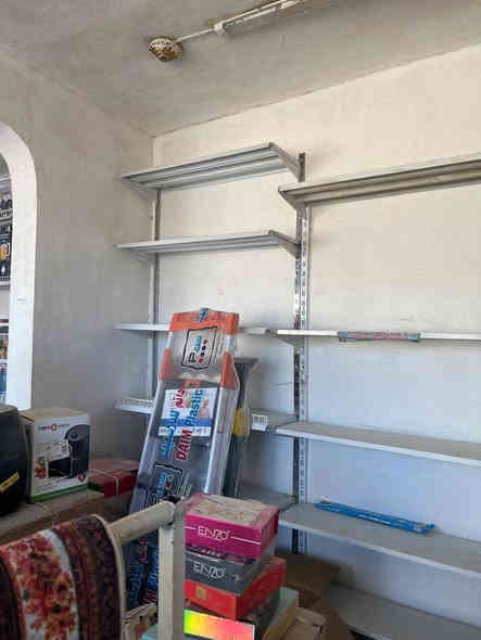 رفوف للبيع نظيفات 
كماموضح في الصورة العنوان بابل ابي، غرق 
للتواصل ***********
ينباع بشكل شلع او كل رف وسعرة مع وجود مواد منزلية.
