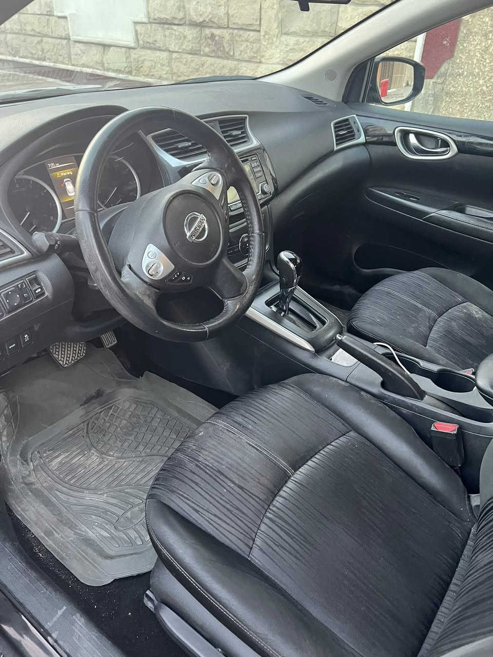 السلام عليكم عندي نيسان سنترا للبيع موديل 18 سياره وارد أمريكي حادثها جاملخ وبنيد بدون دواخل سعرها 95 بيها حك جيه فقط رقم تلفون *********** مكان حي العامل بغداد
