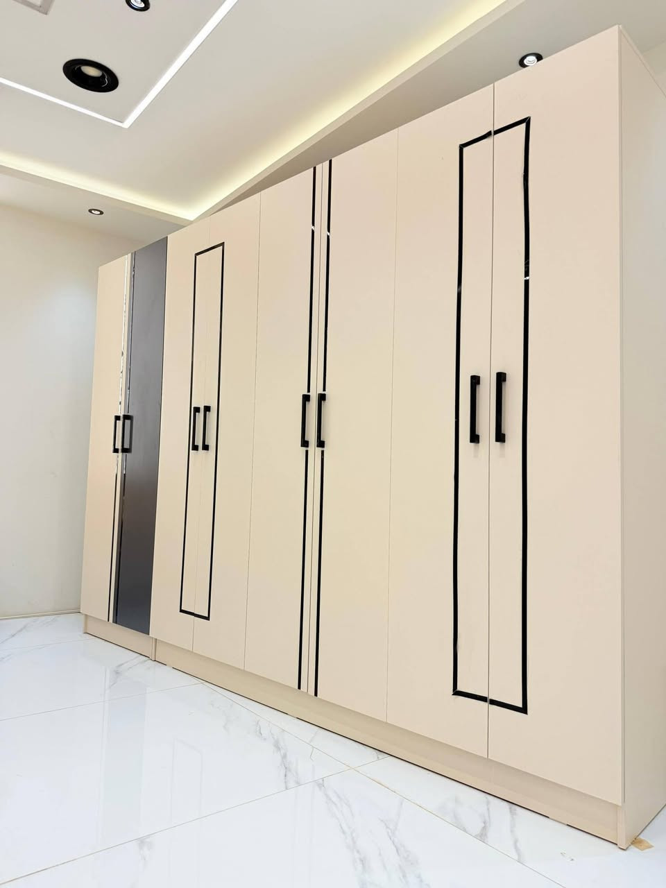 غرفه نوم تركيه خشب درجه اولى وبضمان حبايب 
 
وصلت الغرفه الموديل الجديد والسعر صدمه 
بس بمليون و١٠٠ شامل توصيل وشد بكادر محترف 
مميزات الغرفه 
سؤال
*تم وصول موديل ماكروت       الجديد*

❇️كنتور 3 متر
❇️7 قطع         
❇️ برغي  حديد
❇️ شغل ممتاز وأصلي 
  انار بل سرير 
 ✅طابوريه خشب شد 
  للاستفسار اكثر اتصل على 
*********** 
او مراسلتنا على بريد الصفحه
