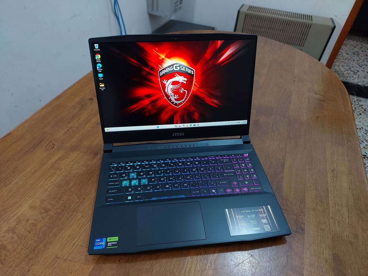 السلام عليكم ...لابتوب  MSI   ....كرت شاشةخارجي    RTX5060   ...... معالج كور اي 7 جيل 14  فئة H من اقوى فئات المعالجات .... رام حجم   16   كيكا نوع DDR5 بتردد عالي جدا 5600  ...شاشة حجم 15.6   نوع IPS الوانها طبيعية مشبعة..... ..كيبورد  RGB ملون تكدر تتحكم بالوانه ...اللابتوب  ميفرق عن الي بالكارتون بشي  السعر 1100$ .. للاستفسار  ***********  او  *********** (واتس )
