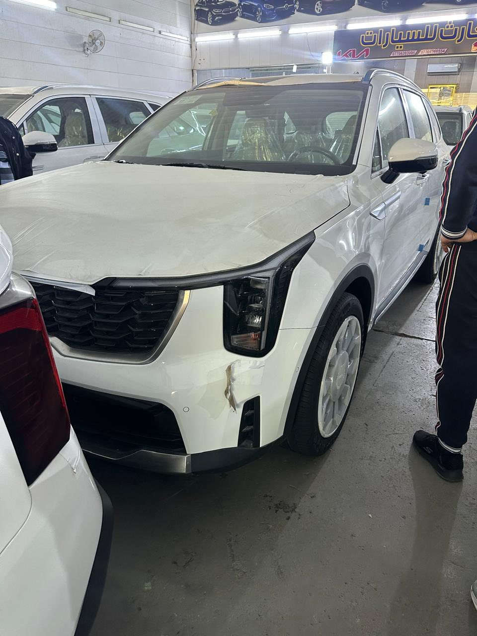 السلام عليكم
سورنتو 2024 فول مواصفات 1/1

مواصفات السياره معروفه

4X

بانوراما

تبريد تدفئه مقاعد

داتا شو

كاميرات 6 

كشنات كهرباء جلد

ويل 20

محرك 6 سلندر السياره ماشيره 11 الف

يوجد بارد بالجنطه باقي السياره كله مكفول

مكان السياره بغداد لمعرفه السعر

التواصل مع الرقم التالي : ‭0770 433 9743
