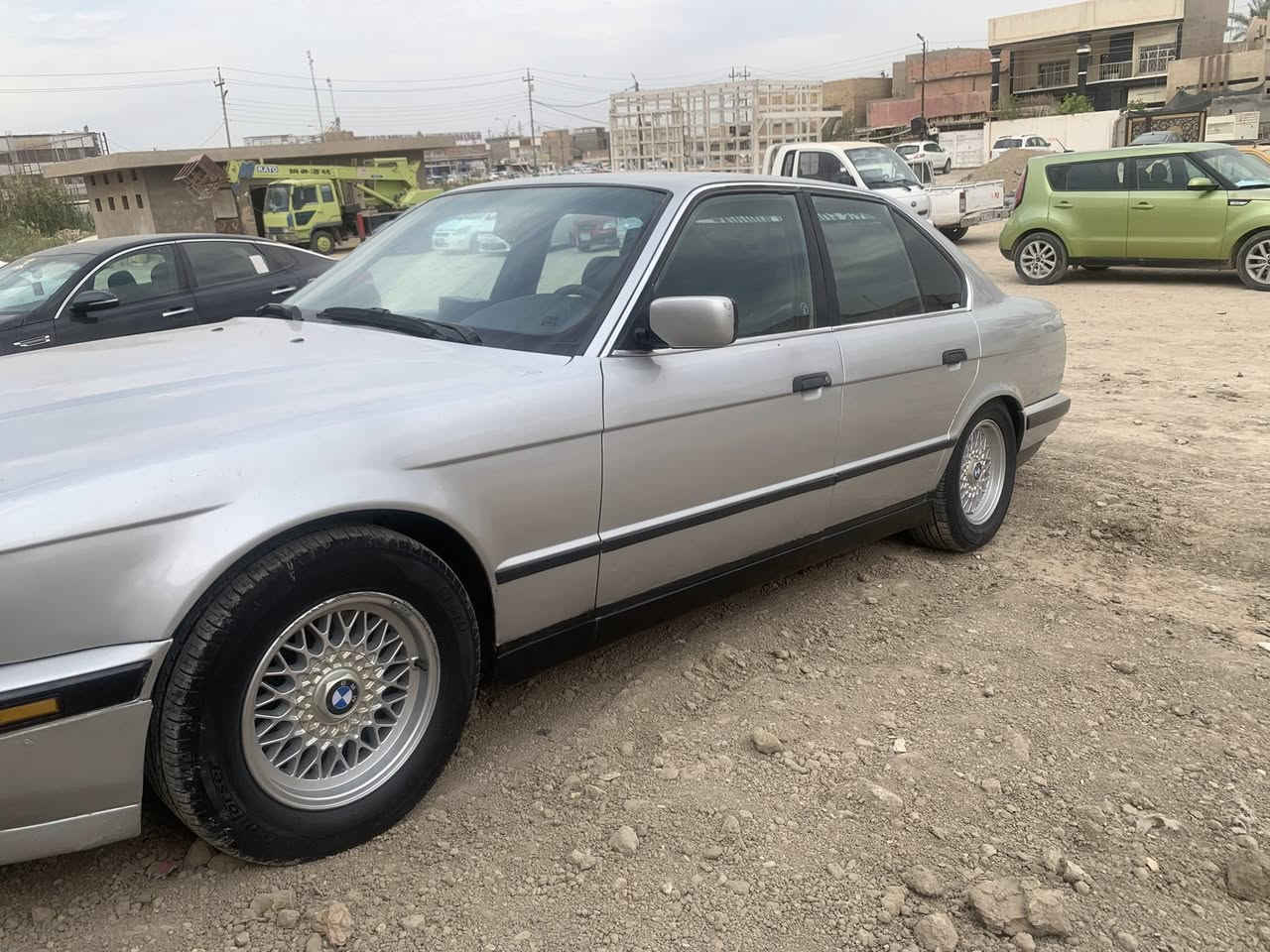 السلام عليكم بي ام للبيع موديل ٩٣ فول موصفات مكفوله من لضربه لسعر ٥٨ مكاني بابل ***********
