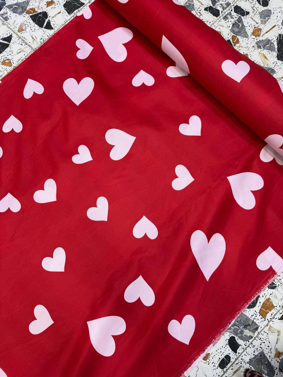 سلام عليكم ورحمة الله وبركاته 
همايون  ألوان ونقشات. شرط ترندات
عرض مترين. ورربع 
توصيل موجود كل المحافظات. عنوان حله سوك المسكف من جهه الجبل. محل سيد الاقمشه 
للحجز ***********#بابل
