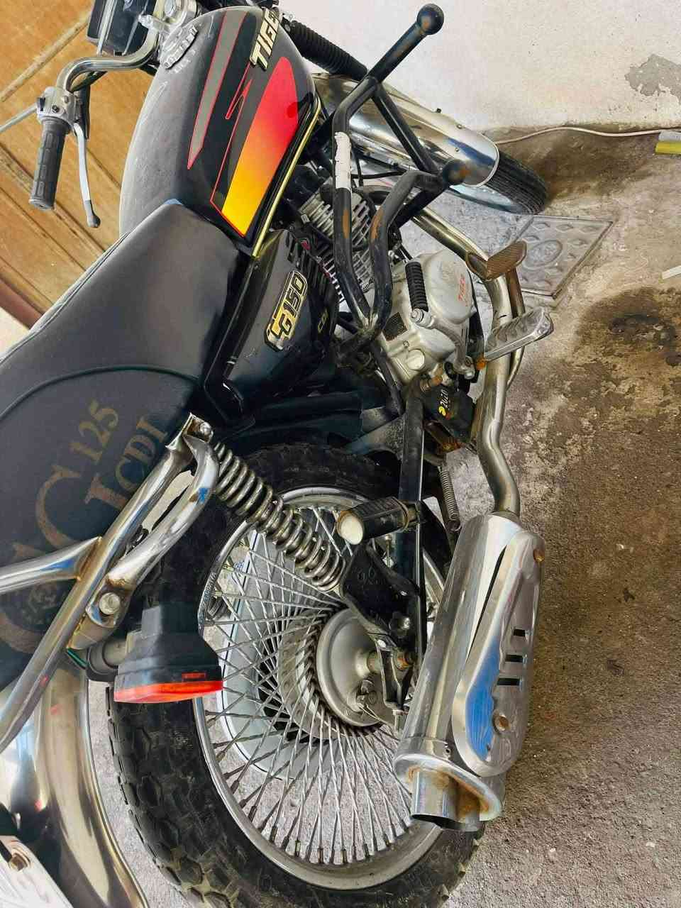 السلام عليكم الحلال للبيع مشروع وطني شرط التحويل
الدراجه مكفوله ونضيفه احلى من الصور 
سعره مليون و600 ***********
