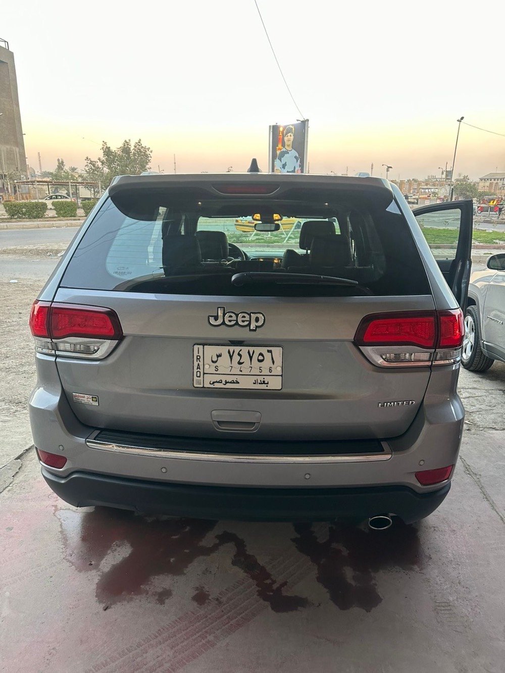 جيب شيروكي لاريدو
الموديل : 2021 . (وارد امريكي) 
مثل ما موضح بالصور
ماشية حالياً 107 
المحرك : V6.  3.6L .
رقم بغداد بأسمي
المواصفات :
* فتحة
* شاشه كبيرة 
* المقاعد الامامية كهربائية مع الجلد والتدفئة
* نقطة عمياء .
* ويل قياس 20 انج .
* مقود السائق من الجلد  . 
* تدفئة ستيرن . .
*السيارة ماشية 12 الف ميل 
* مصابيح امامية زنون . 
* كشافات ضباب بروجكتر زنون . 
* تشغيل عن بعد .
* صندوق كهربائي .
* حساسات خلفية .
* كاميرا خلفية .
* مرايا متحسسه للضوء العالي .  
* بلوتوث تلفون . 
* محدد سرعة . 
* نظام تشغيل واطفاء اوتماتيكي للمحرك للتوفير من صرفالوقود . ( Auto Start System ) .
* نظام بريك اوتماتيكي ( Auto Break System ) الخلفي
وبعد بيهة هواي مواصفات
السعر 27 وبيهة مجال بسيط
للاستفسار
***********