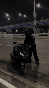 السلام عليكم pcx جيل الرابع كفاله عامه من كلشي ياباني وارد كوري  مكينه 160ccنضيفه الدراجه الله شاهد مكينه بلجيس نكره كبل وقت وتاخذها متوكفك العنوان بغداد الحريه ***********
