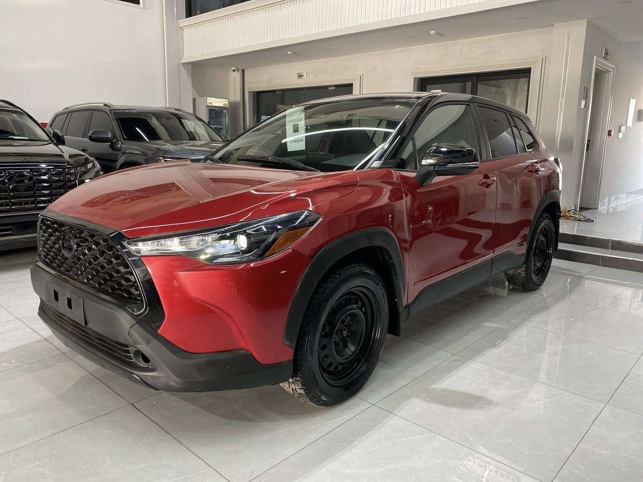 تويوتا كروز 2023 هايبرد – SE 🔥
ماشيه 9 الاف فقط 
سحر حرك جوه السوك 145 قفل 
سيارة اقتصادية وعملية، مناسبة للمدينة والسفر 🌿

المواصفات:
- محرك هايبرد اقتصادي جداً بالبزين ⛽
- صرفية قليلة وتوفير عالي 💰  
- فتحة سقف (سقف أسود يعطي شكل سبور وجذاب) 🖤  
- داخلية مريحة وعملية  
- شاشة + نظام صوتي حديث  
- كاميرا خلفية + حساسات  
- نظام أمان متكامل من تويوتا  

السيارة جاملغ صبغ واربع قطع كلير امريكا 
بدون رقم تترقم جميع محافظات كردستان 
المكان اربيل 📍
للتواصل ☎️
***********
