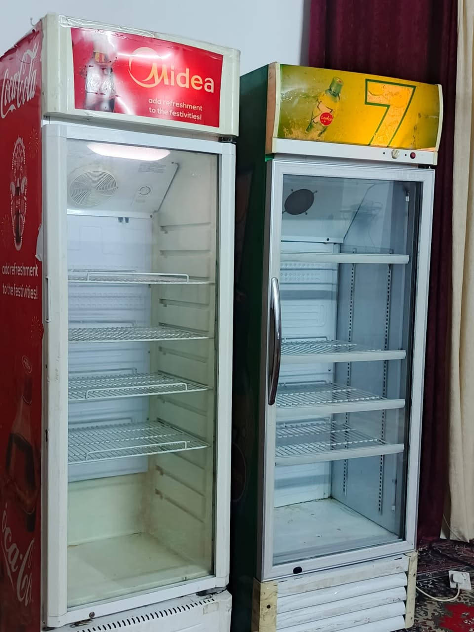 عارظات اخو الجديد مستعملات قليل شرط الظمان 

مكاني بغداد الشراي يتصل او واتساب ***********
