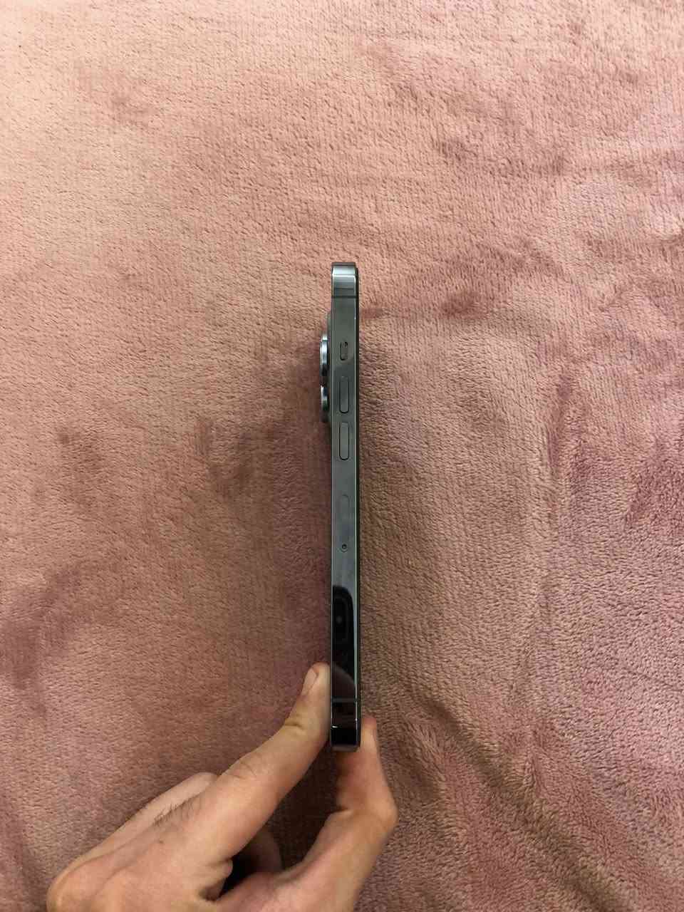 السلام عليكم ايفون 13 برو .
ذاكره 256 .
بطاريه 77 .
الجهاز سليم كلشي مابيه وكلشي مابيه كارتونته موجوده و ضمان ماستر و كامل ملحقات 
السعر 600 وبي مجال .
الرقم واتساب بدون ماسنجر ما متواجد بيه نهـائياً .
رقمي : ***********
مكاني بغداد القاهره
