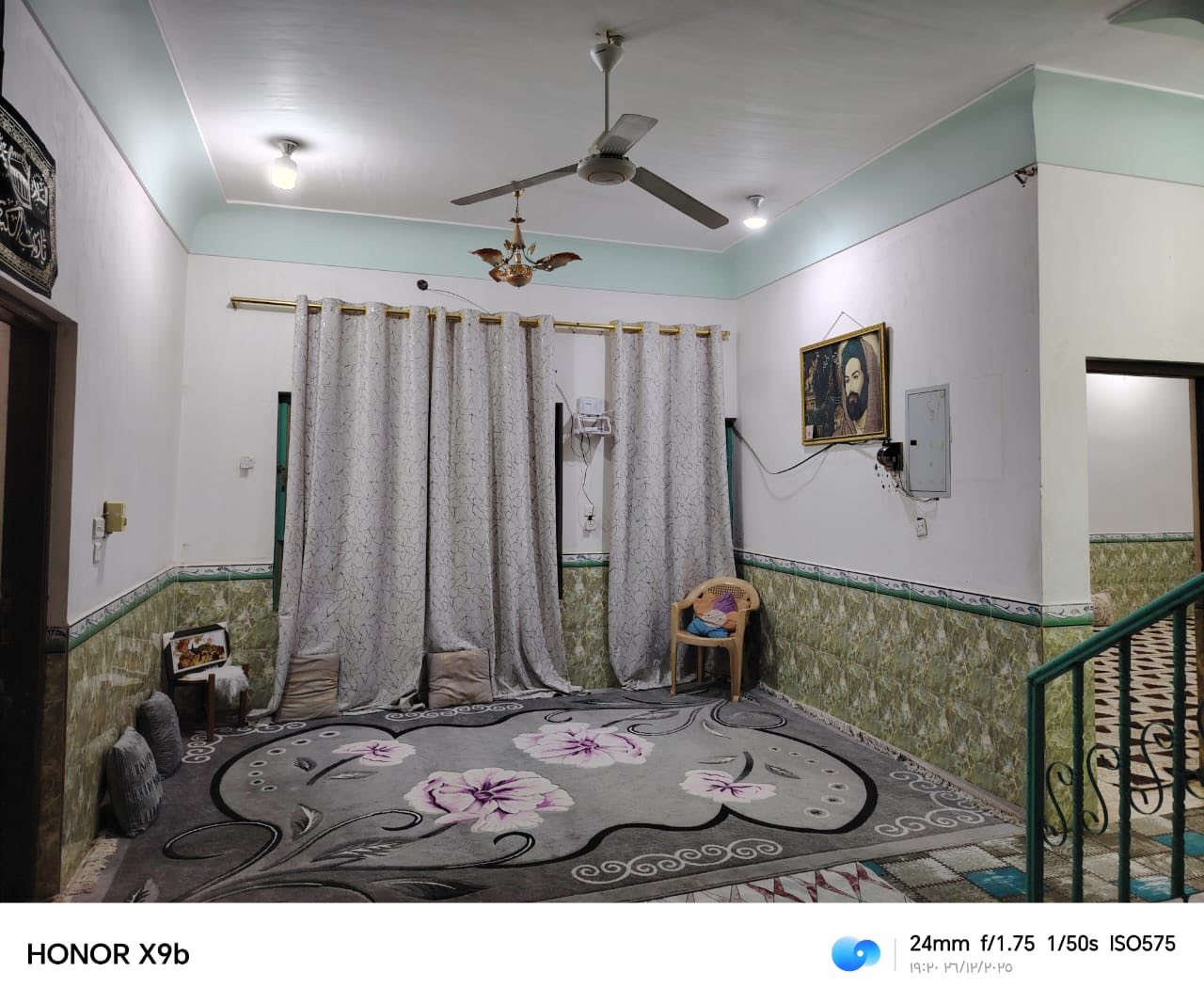 السلام عليكم ورحمة الله وبركاته بيت في الحكم المساحة ٢٠٠م غرفتين وصالة ومطبخ وبراني وصحيات داخلية وخارجية للستفسار 
الاتصال على *********** أو مراجعة مكتب عقارات الثابت عنوان المكتب السماوة حي الحكم مجاور مجمع الالماني مقابل متنزه النورين.
