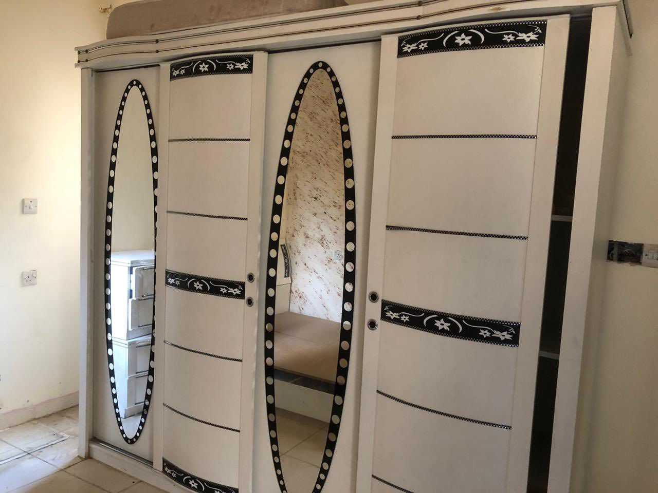 سسسعر غرفه 190 الف  جمله 4 غرف مفرد 250 الف  
***********
واتس
