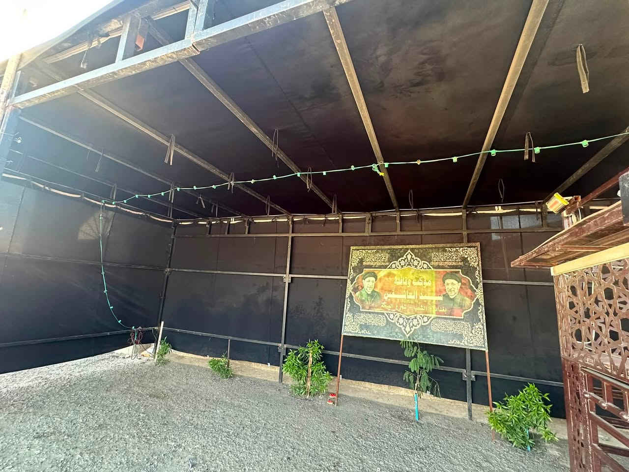 السلام عليكم
سردق للبيع طول 9 متر وعرض 4 متر حديد ثقيل جادرة جديد اول شدة اله قطعتين سكف قطعة وداير قطعه لجادر براغي ضب  وينصب قطعتين نوب ينضب براغي قطعه بقطعه وجة مفتوح بي بردات ثنين مفصلات مجرد تخليله بوري سجة لوجة بردة 
مكان لجادر بغداد شعب سعر مليون ومية الف كامل وية برداتة
واتساب ***********

