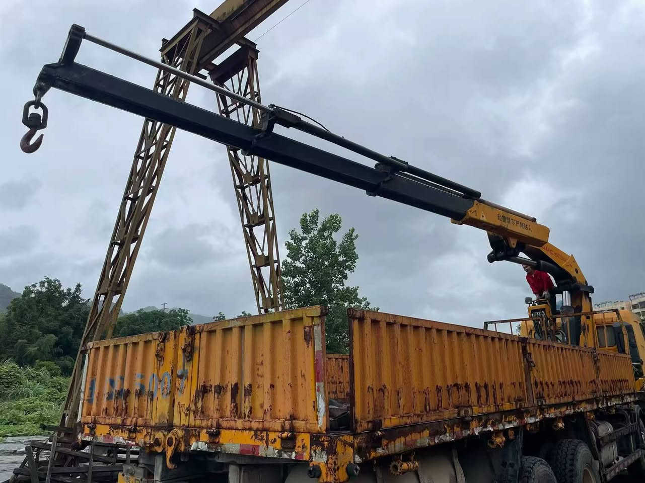 Three identical 15t CAMC HSQZ300cranes in 2017
The situation is very new and the workload is very small.


**إذا كنت صاحب هذا الإعلان وتريد حذفه لأي سبب، رجاءا أرسل رسالة إلى الدعم الفني**